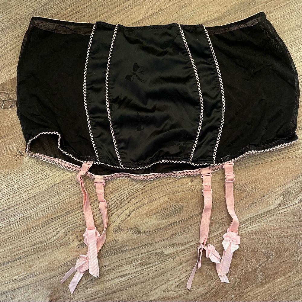 Victoria’s Secret garter belt -super cute! NWOT